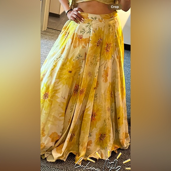 Sunflower print lenhnga with blouse and jacket - Picture 2 of 7